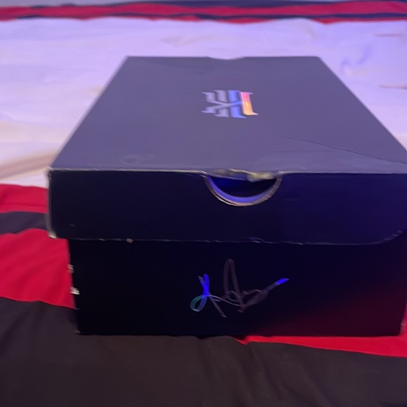 Basketball shoes - Picture 4 of 4